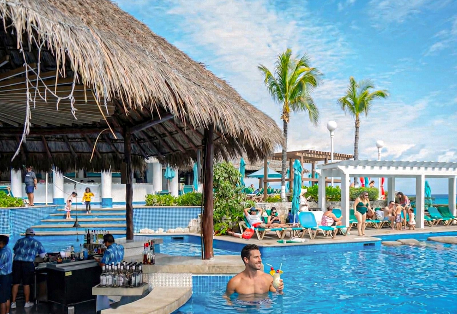 Snacks y bebidas durante la tarde en Royal Solaris Cancún
